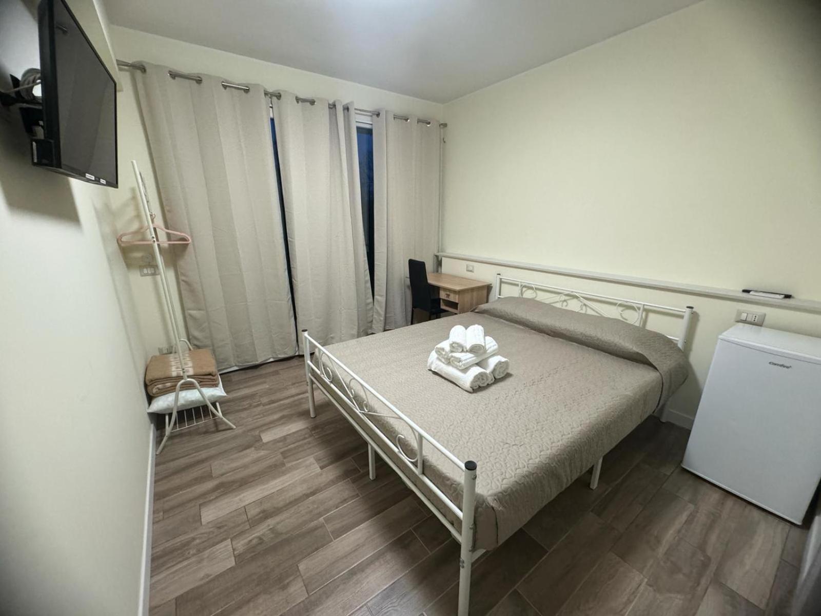 Park 20 Guest House Azzate Eksteriør bilde